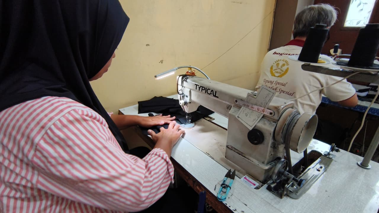 Koleksi fashion Raqueen